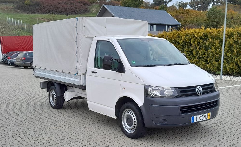 Volkswagen Transporter . DOKA  VW  T5