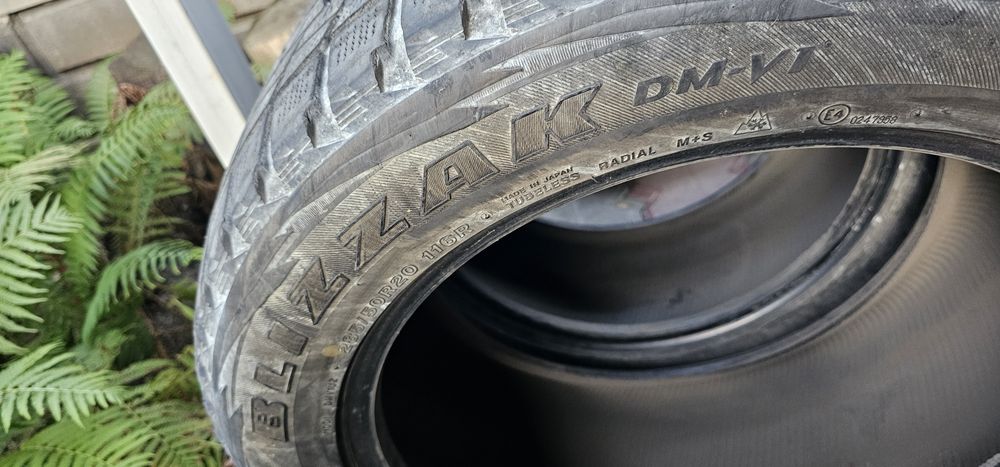 Пара зимних шин б/у.