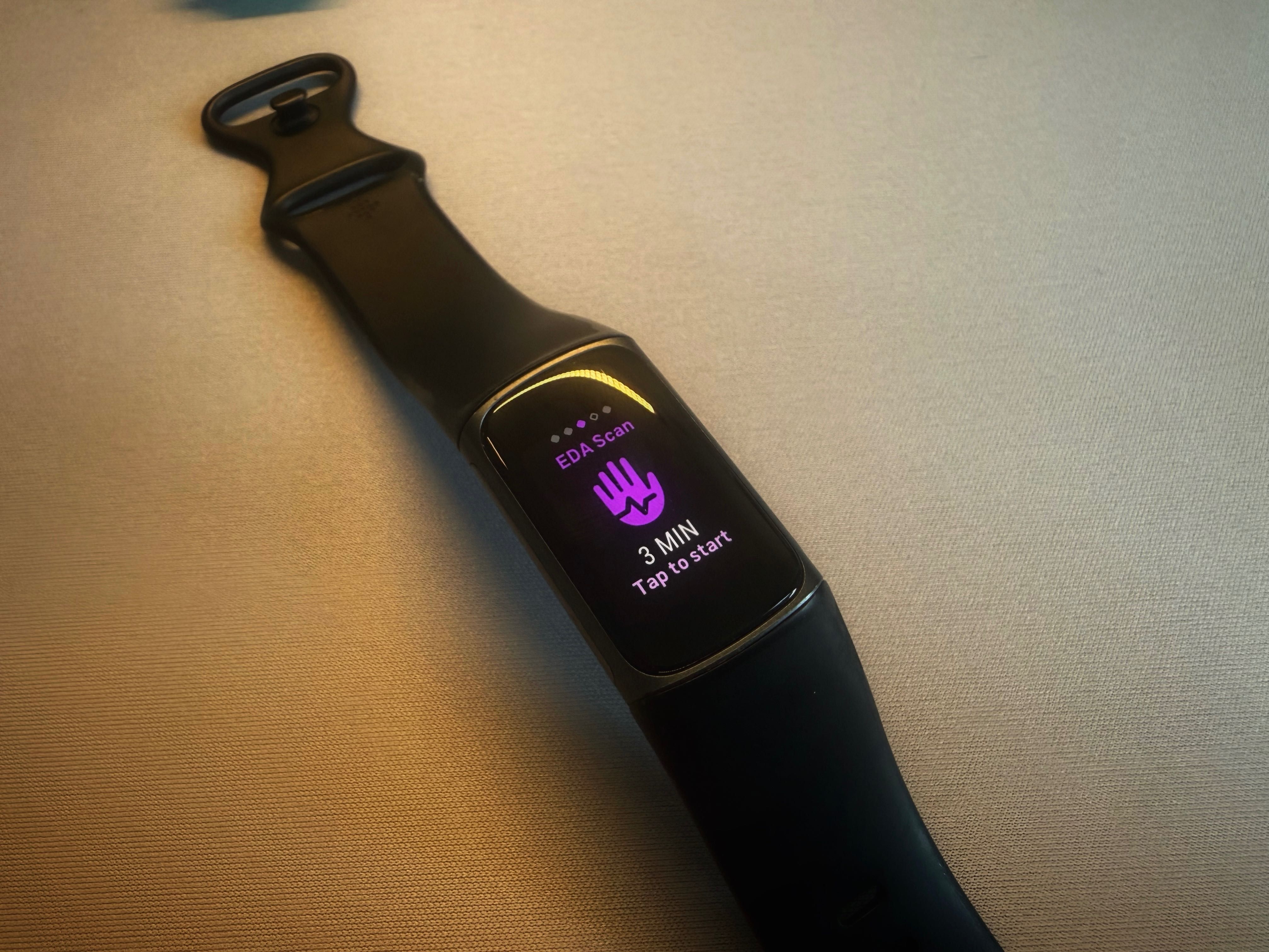 Фитнес гривна - Fitbit Charge 5