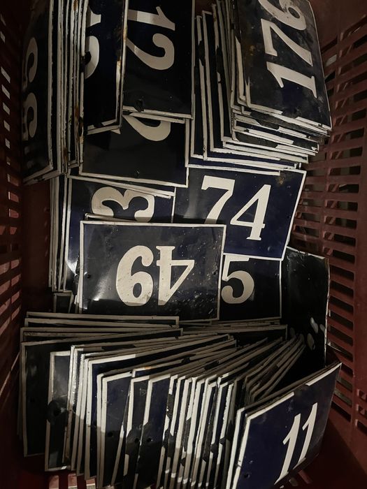 Емайлирани табели