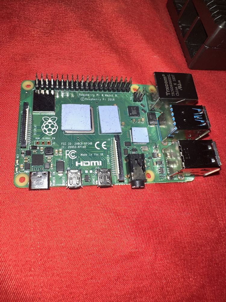 Raspberry Pi 4 Model B 3 bucati + 1 placa