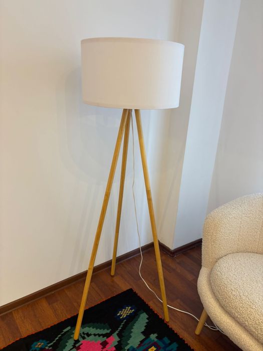 Lampa podea lemn tripod