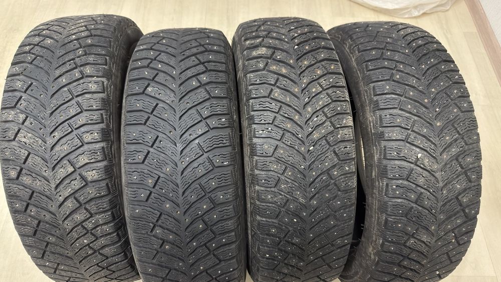 Продам комплект шин