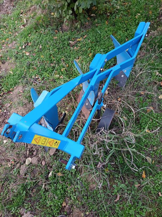 Продавам плуг 3х25