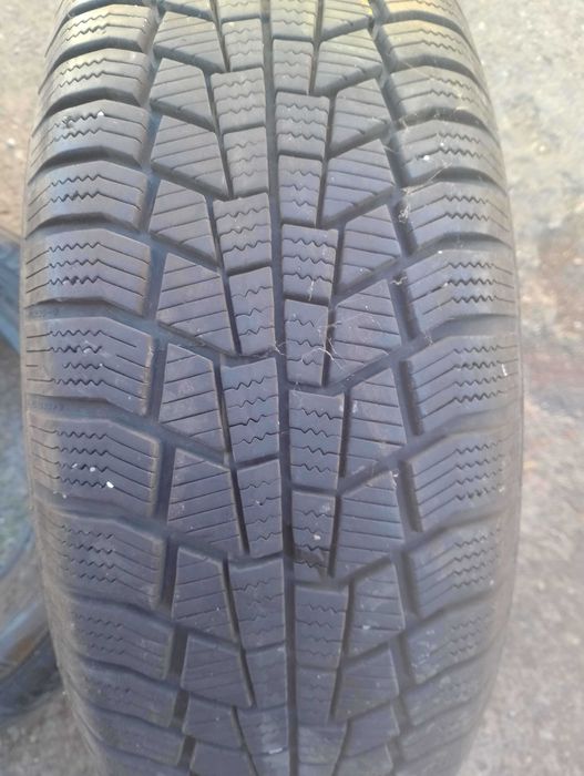 Продавам зимни и летни гуми.