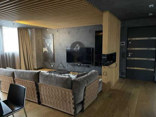 Продава се Тристаен апартамент в Пловдив, Кършияка - 130 кв.м за 1962 €/кв.м - Снимка #1