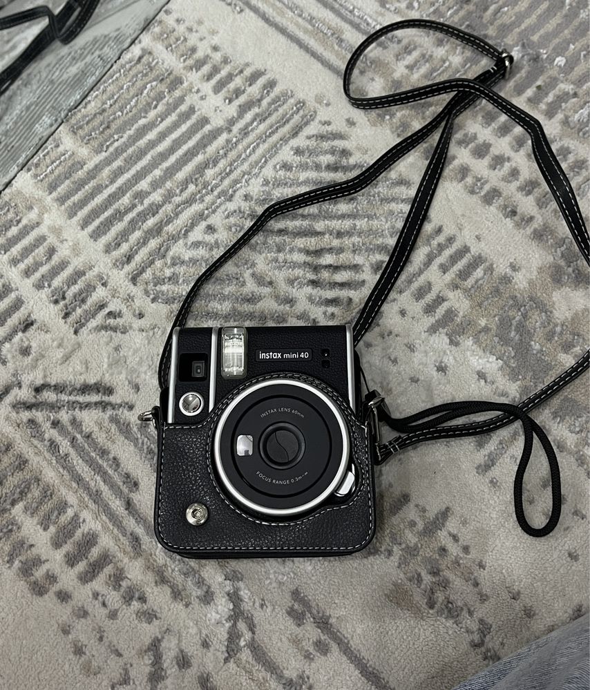 Продам новый Instax Mini 40 черный