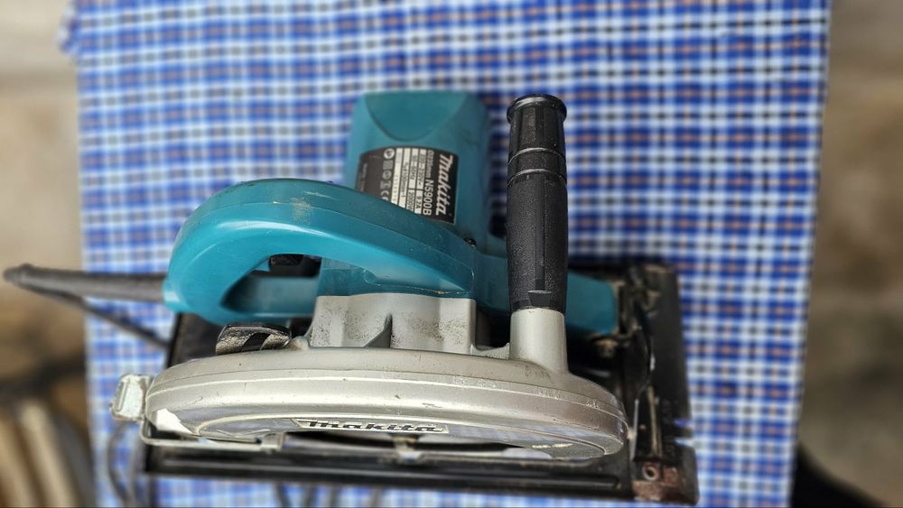 Ръчен циркуляр макита