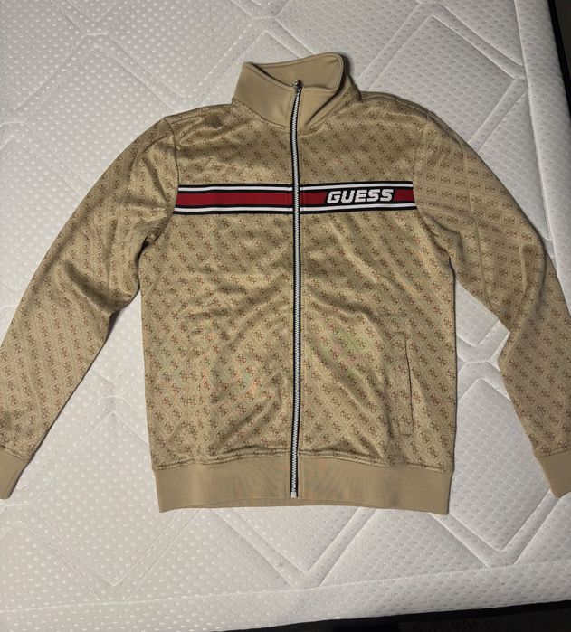 Суичър Guess размер S чисто нов