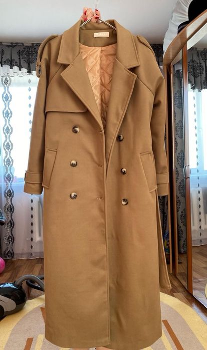 Срочно продам пальто с подкладом за 12000 тг. Носили 2-3 раз. В отлич