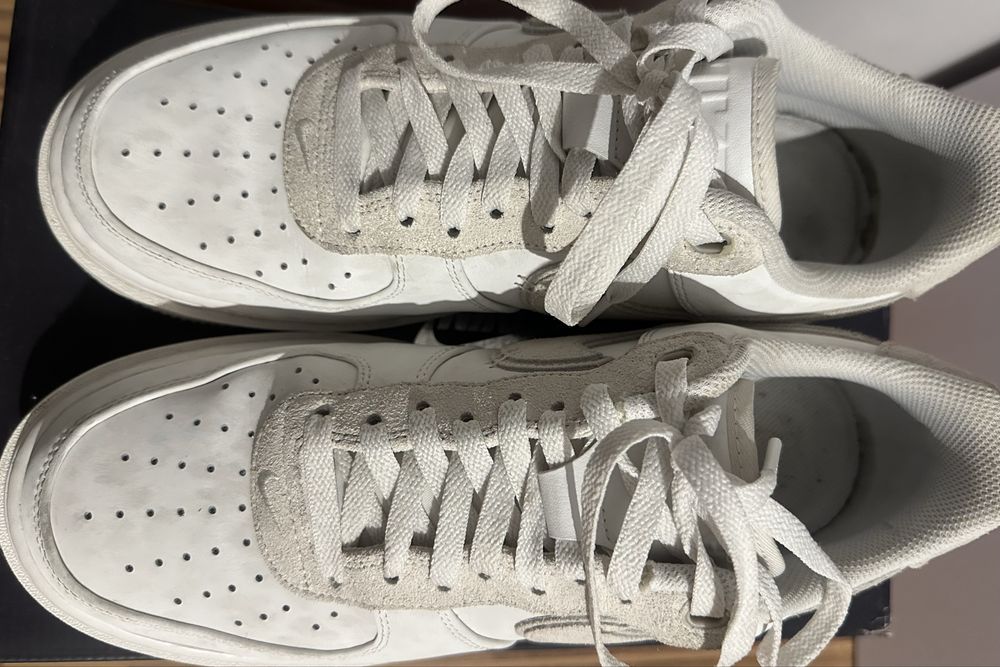 Обувки Nike Air Force 1 Luxe