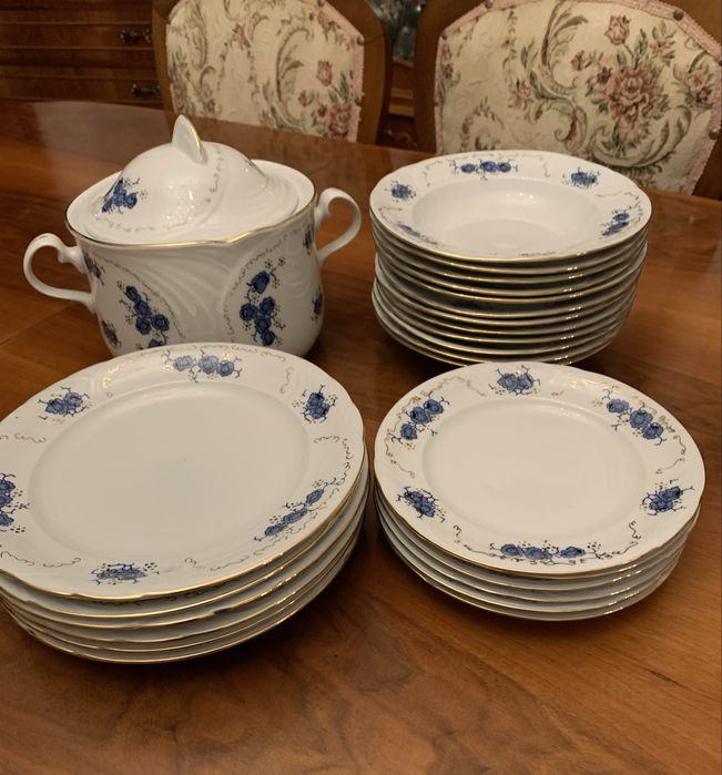 Vand  serviciu de masa de 12 persoane