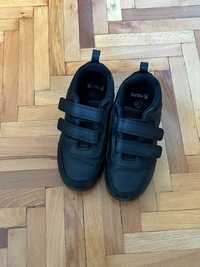 детски обувки черни