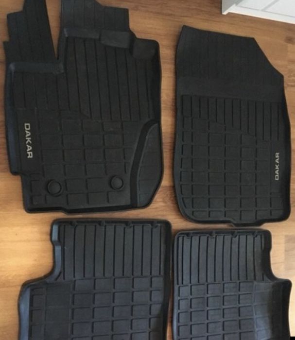 Резиновые оригинальные полики на Duster