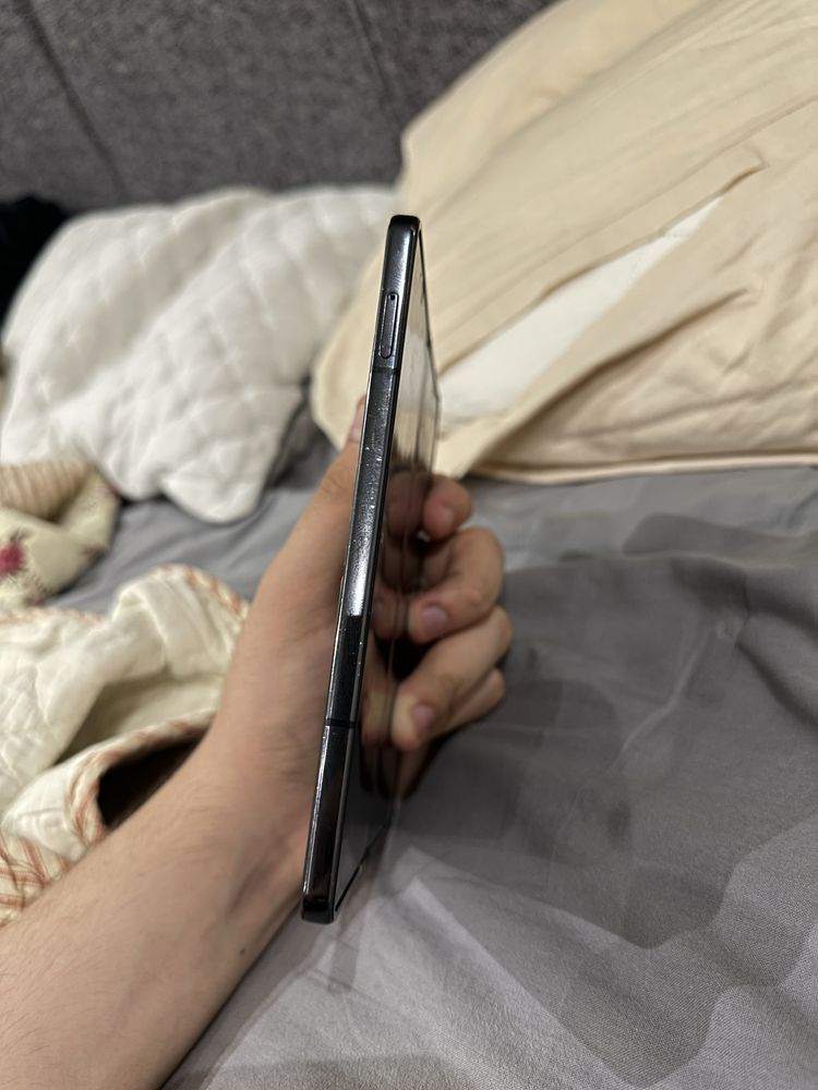 Продам Samsung galaxy fold 4