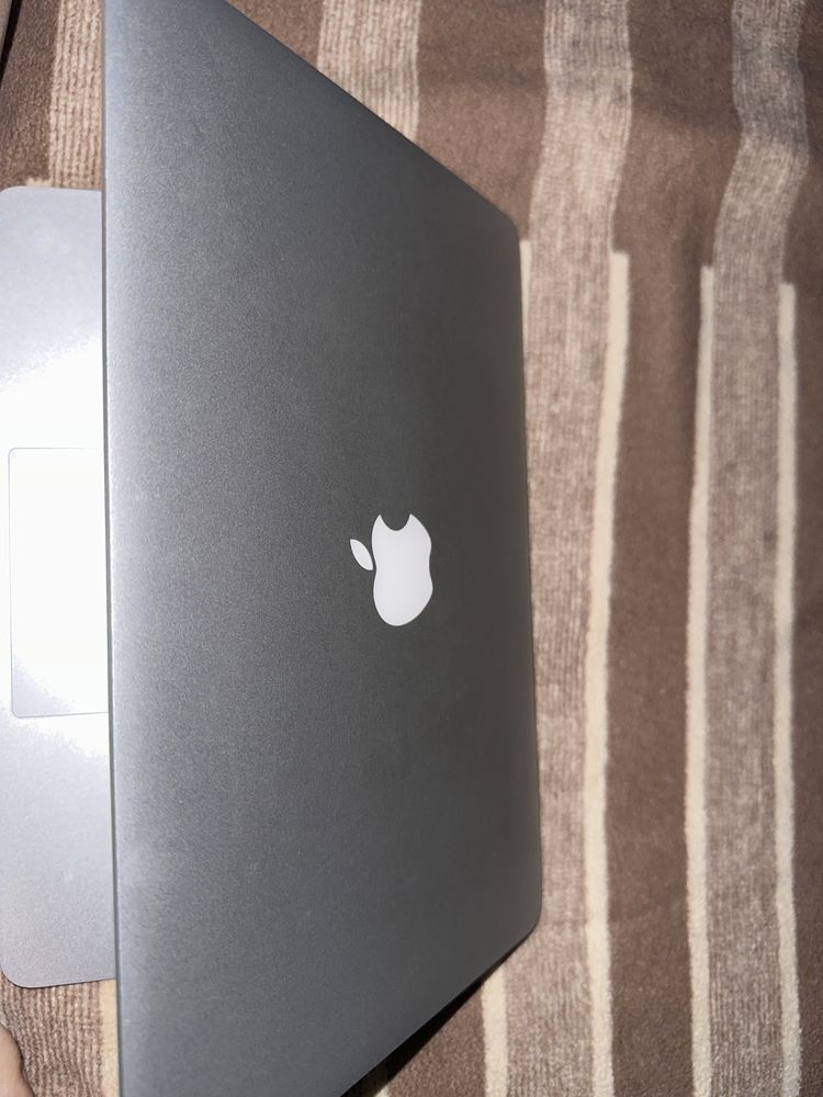 MacBook pro 13inch mid 2014 в идеальном состоянии без царапин