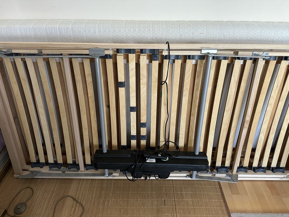 Somniera ajustabila cu saltea inclusa