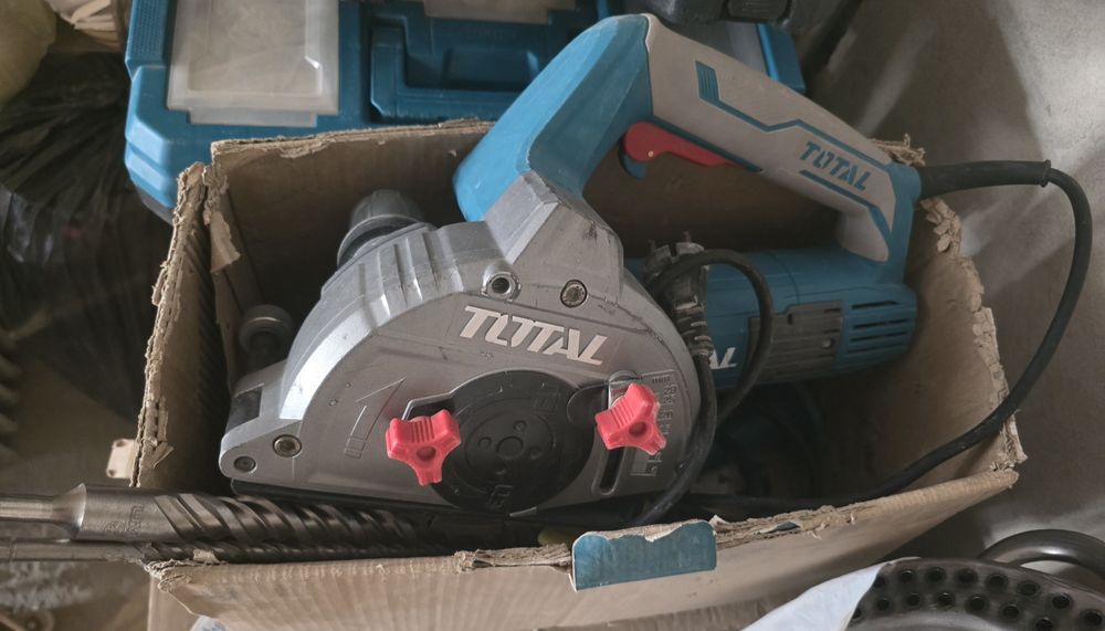 Штроборез и пылесос от бренда тотал