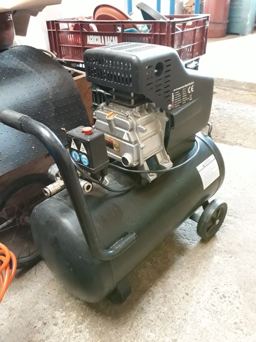 Compresor aer complet la 220v preț.820 lei.