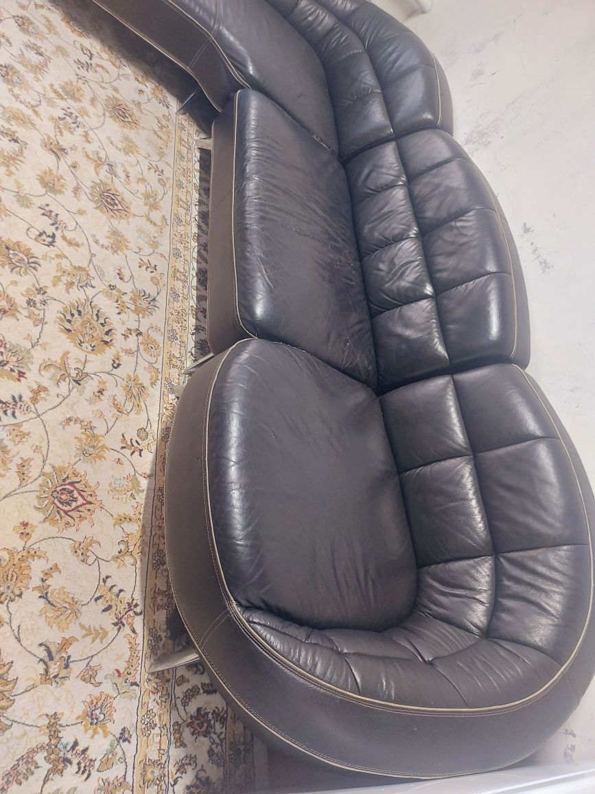 Продам кожаный диван