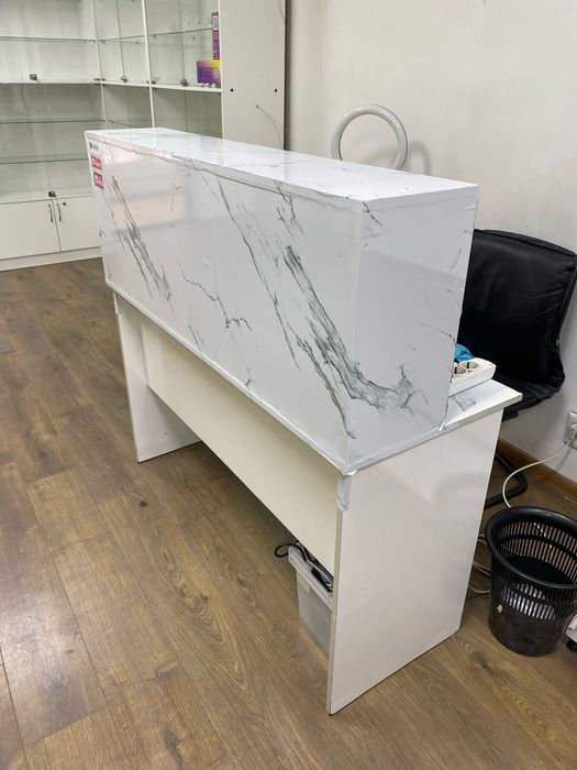 продам ресепшн стол стулья