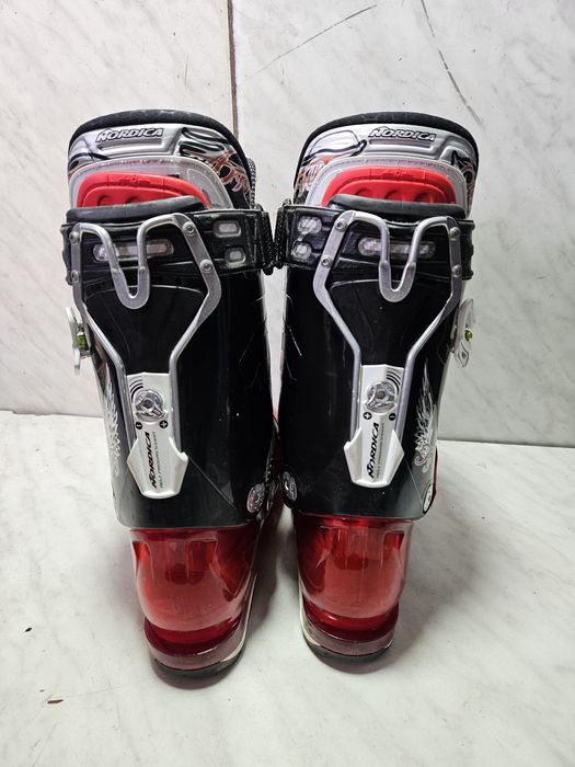 Clapari ski schi Nordica   mondo  26,5  corespunde mărimii 40-41
