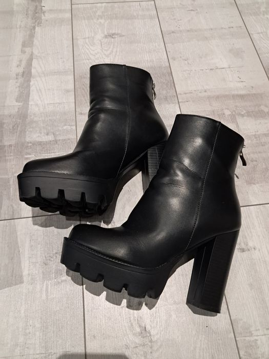 Дамски черни боти