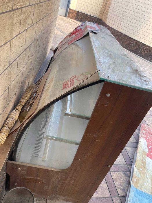 Холодильная витрина (б/у) — срочно!