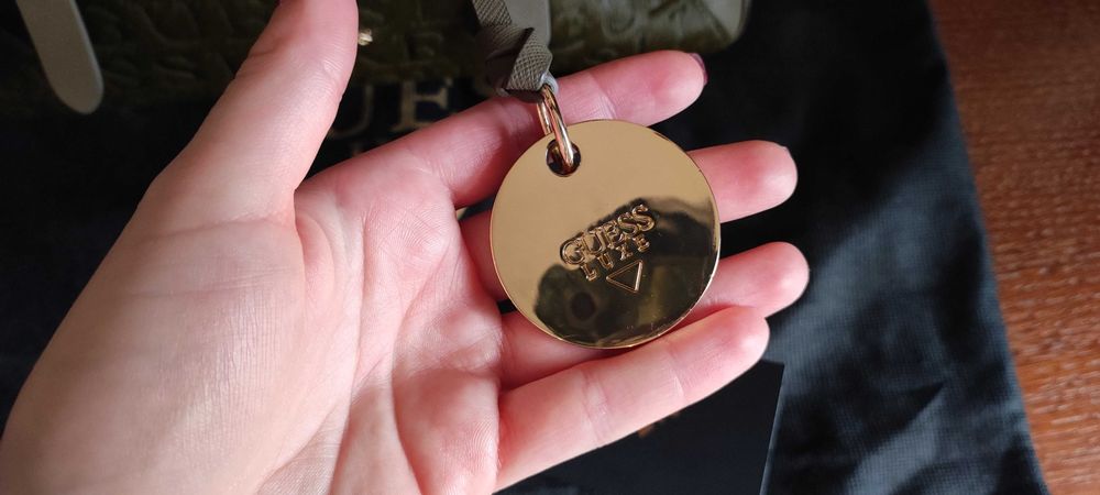 Оригинална чанта Guess