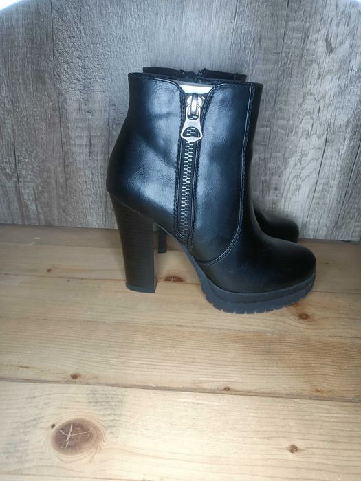 Черни дамски боти на висок ток