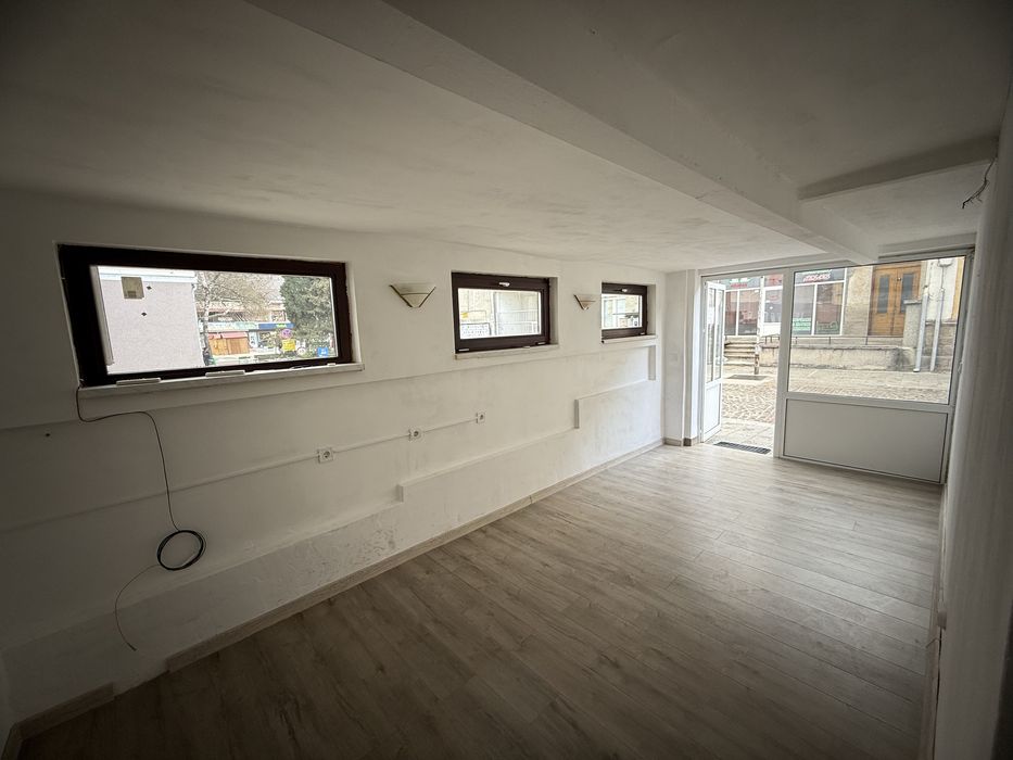 Дава се под наем Магазин в Пещера - 17 кв.м за 76.5 € - Снимка #3