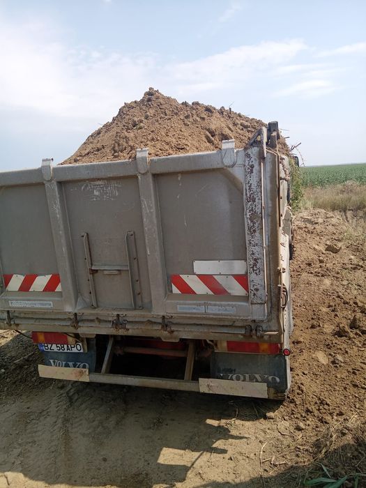 Vând sau schimb camion Volvo 8×4 cu buldoexcavator