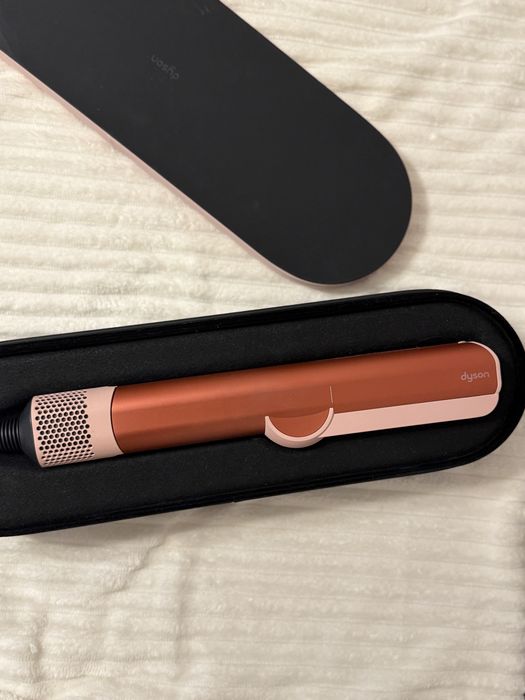 Dyson  Airstrait