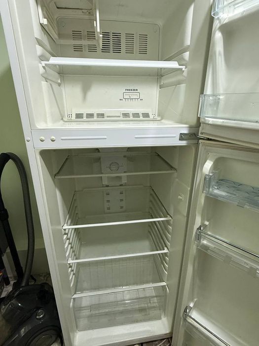 Холодильник не рабочий, на запчасти