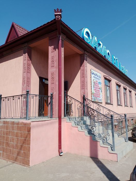 Продам действующее кафе 400 м2 в районе Зачаганска