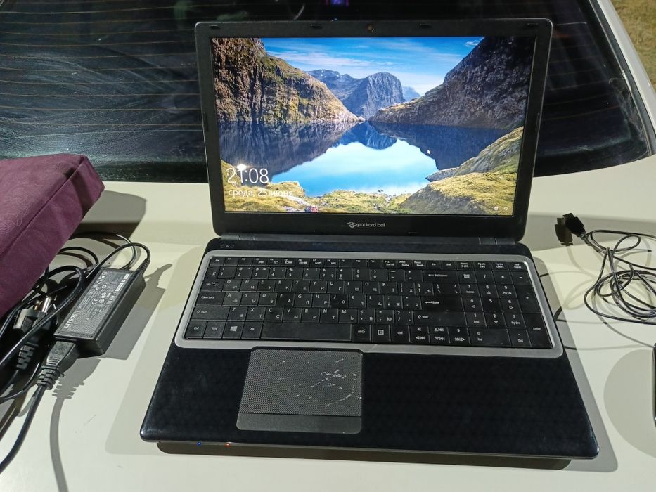 Ноутбук в хорошем состояний. Срочно. Packard Bell