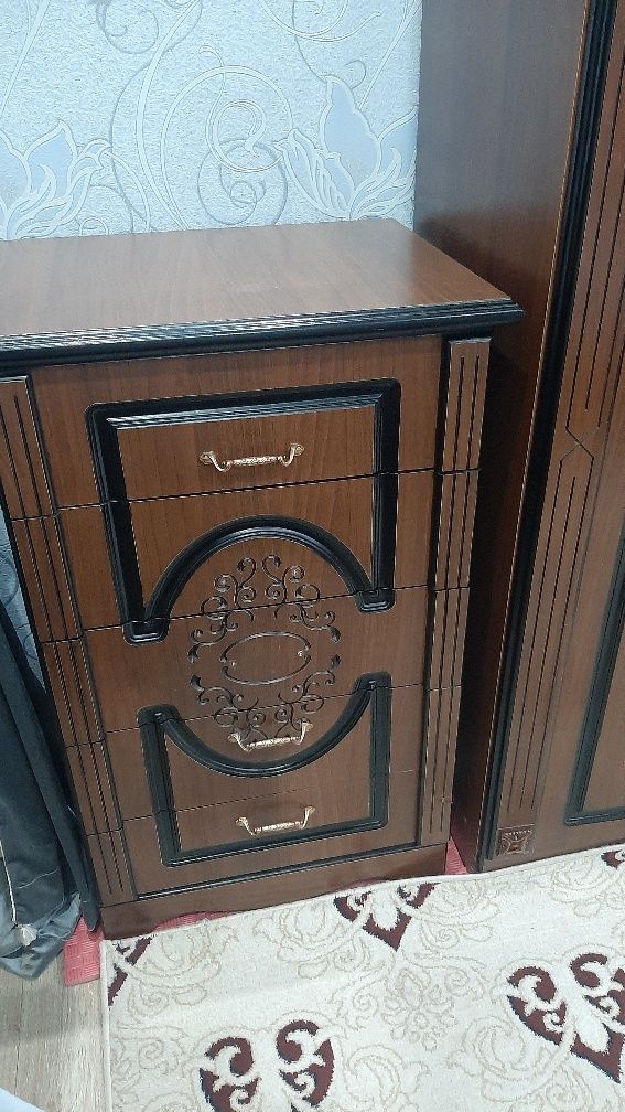 Срочно продается шифонер, кроват, зеркалный комод, честер, 2 тумбочки