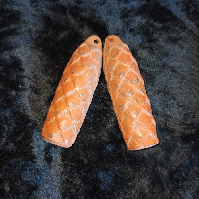 Гири для настенных часов с кукушкой.