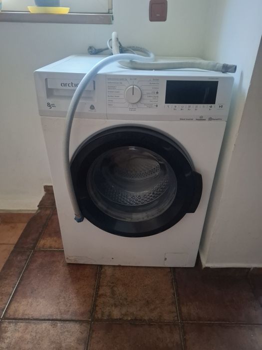 Vând Mașină de spălat cu uscător  8 kg , 5 uscare !!