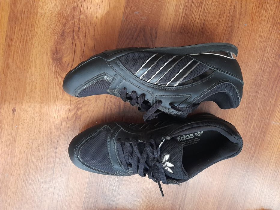 Adidas маратонки 43 номер.