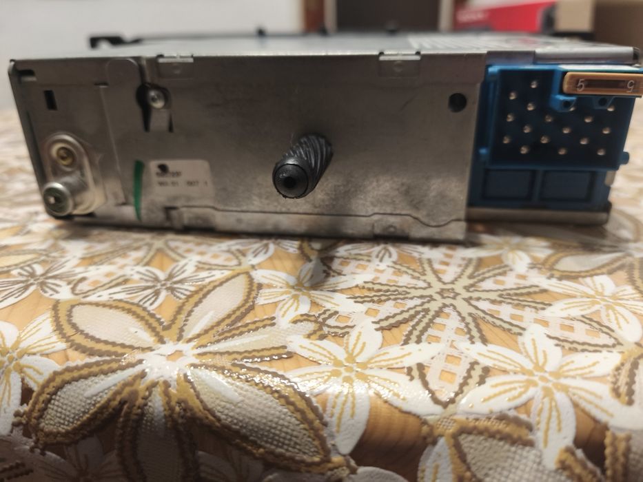 Радио касетофон за автомобил. Clarion CRN 37 и BMW reverse (PHILIPS)