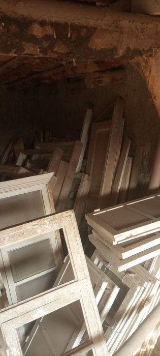 Taxta eshik derazalar va taxtalar sotiladi