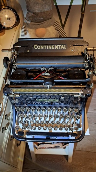Masina de scris CONTINENTAL