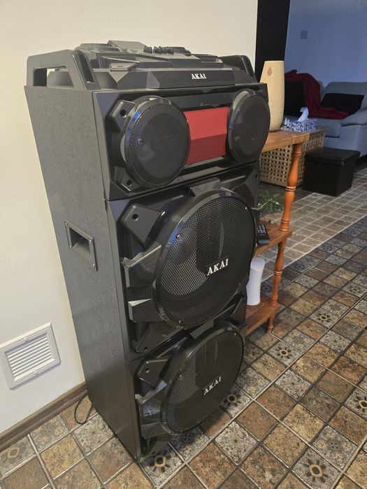 Vand boxa Akai profesional