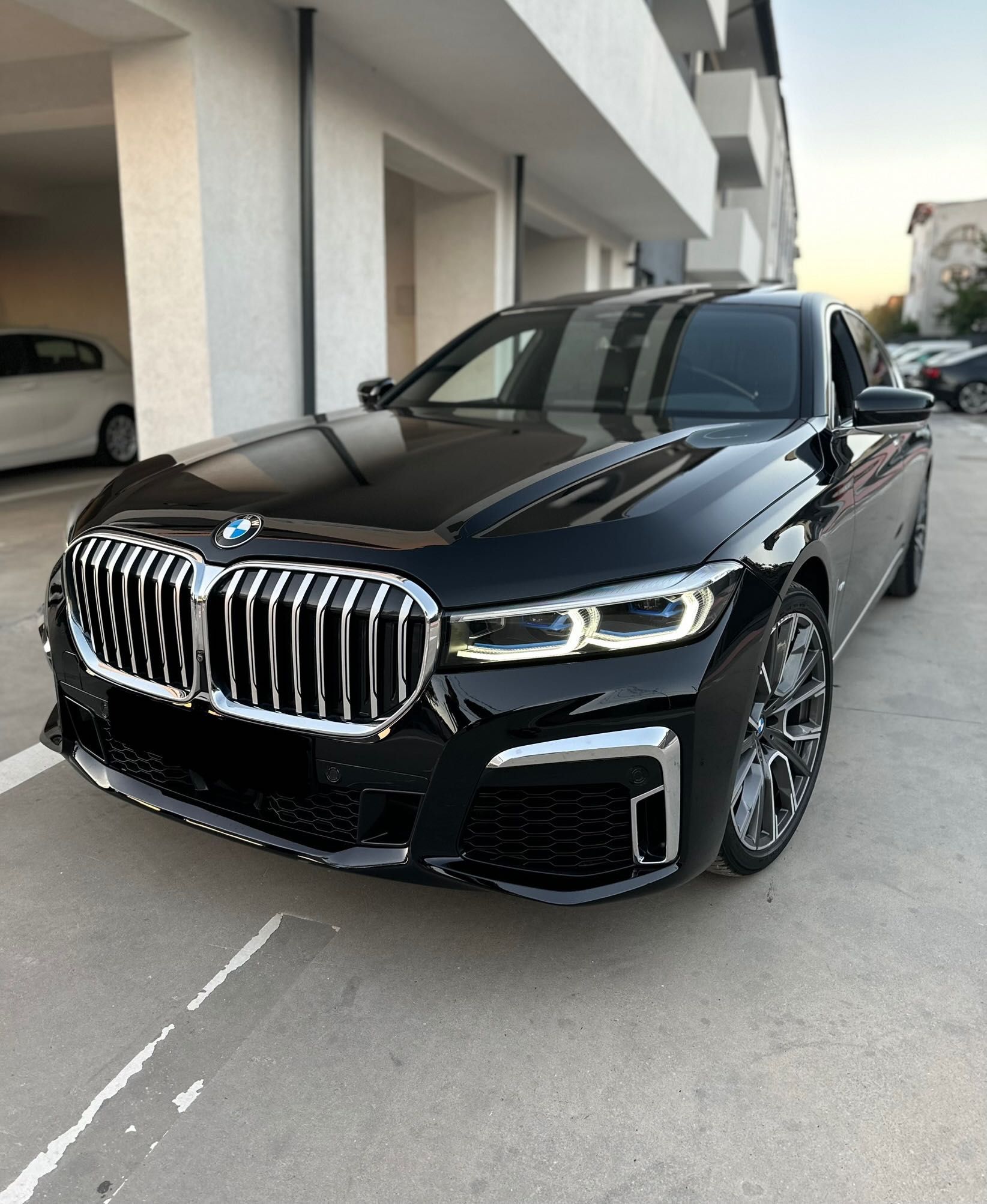 BMW Seria 7 BMW 730d /// M Paket 760Li/ Trapa/ Faruri LASER/ KM reali