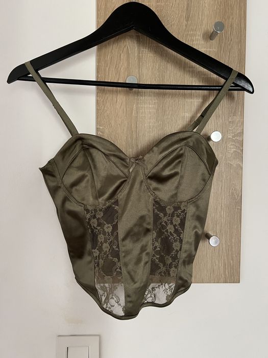 Top cu bretele din dantela si satin