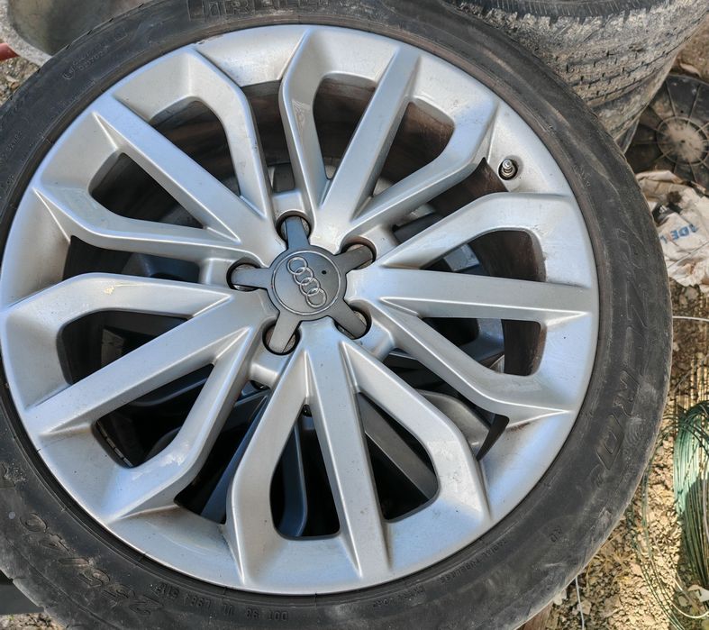 Vând Jante Originale Audi 19' cu Anvelope Pirelli 255/40/19