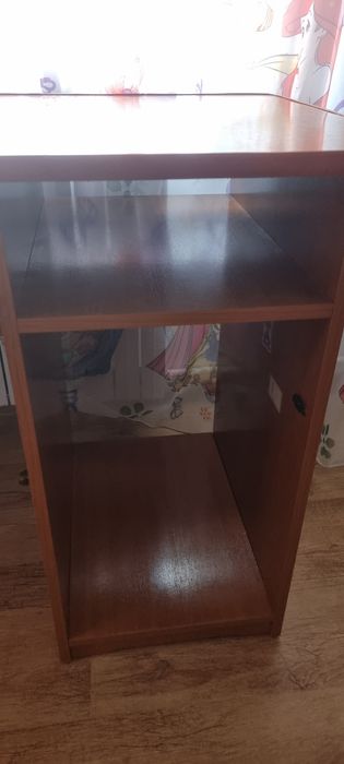 Vand birou culoarea ciresului