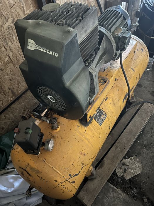 Compresor CECCATO rezervor —300 L , motor 5 kw, 7HP