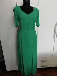 Rochie lungă cu nasturi și cordon culoarea este verde .